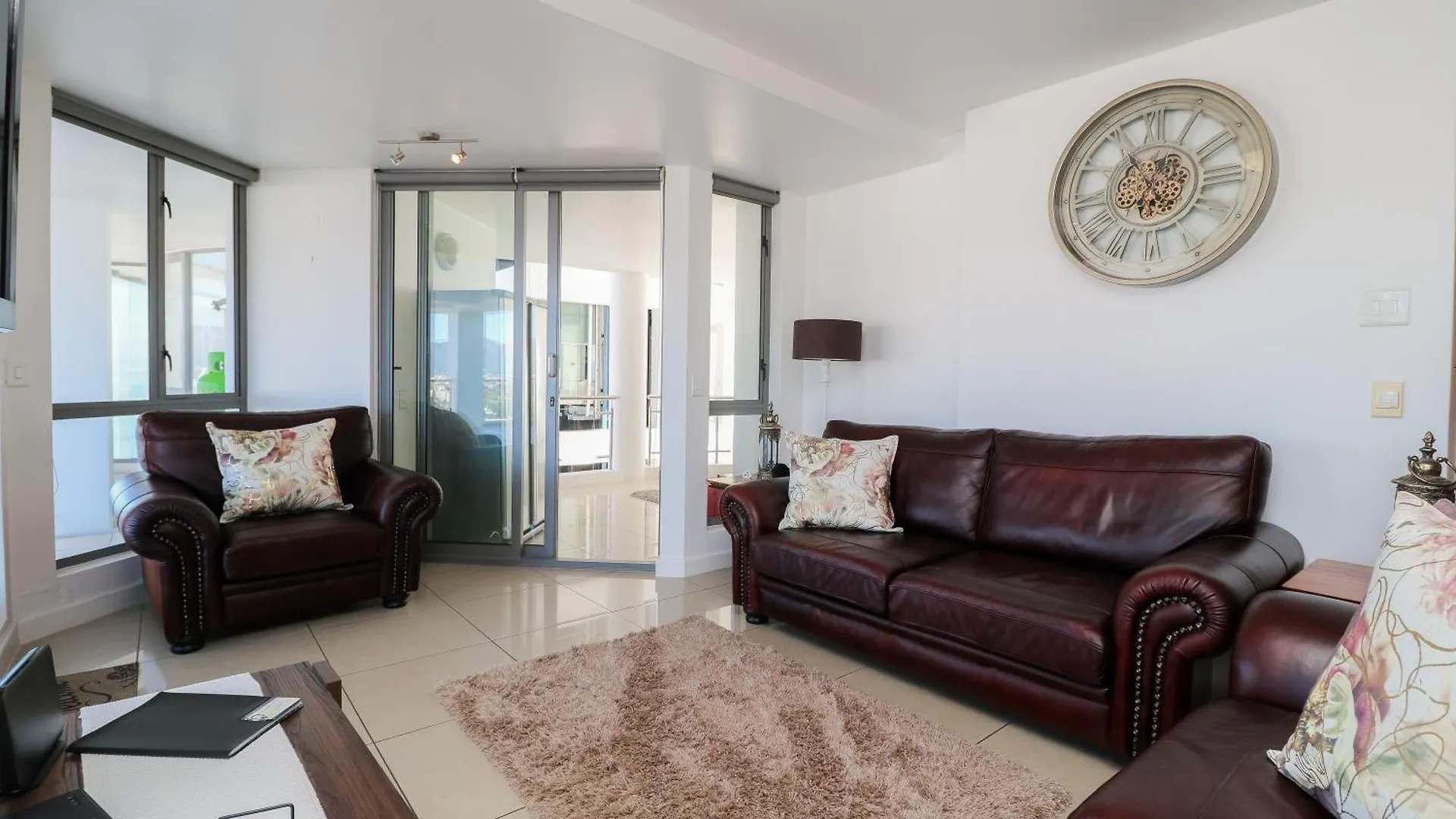 1401 Hibernian Towers Luxury Self Catering Apartment Strand Western Cape South Africa ケープタウン