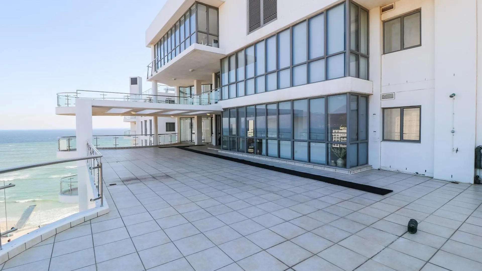 1401 Hibernian Towers Luxury Self Catering Apartment Strand Western Cape South Africa ケープタウン 南アフリカ