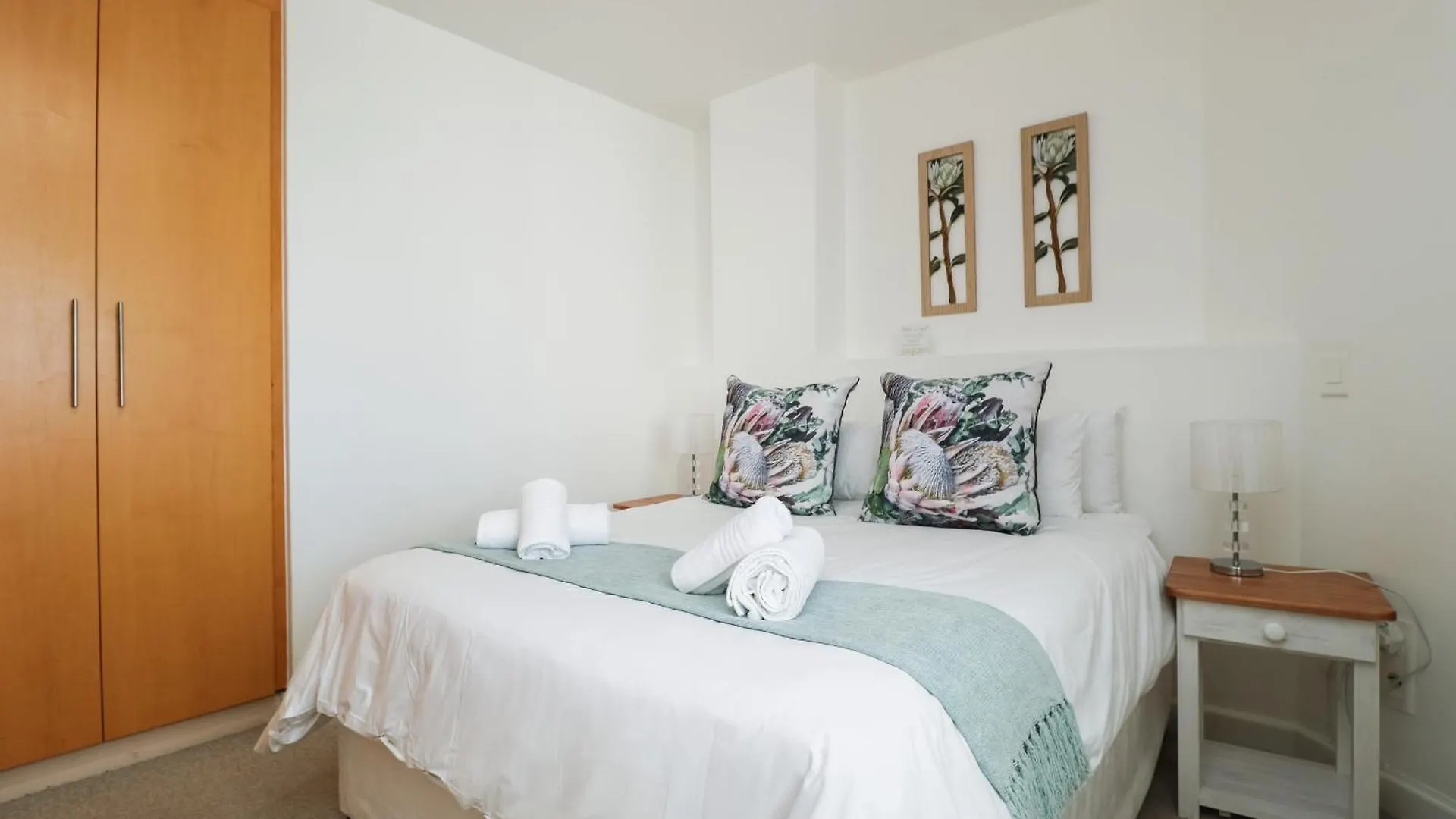 1401 Hibernian Towers Luxury Self Catering Apartment Strand Western Cape South Africa ケープタウン