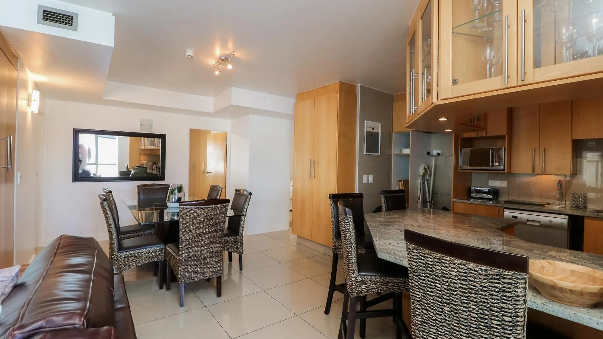 1401 Hibernian Towers Luxury Self Catering Apartment Strand Western Cape South Africa ケープタウン